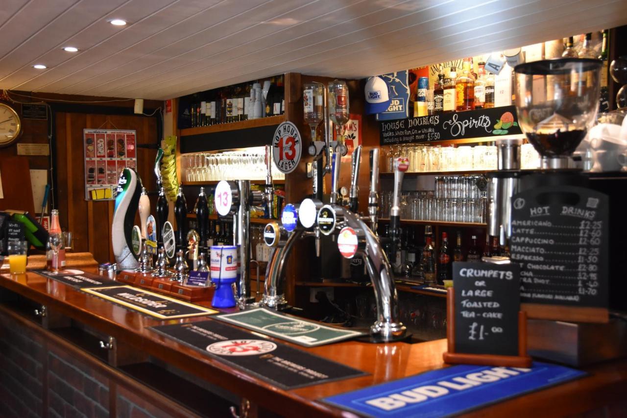 The Bell Inn ซอลส์บรี ภายนอก รูปภาพ