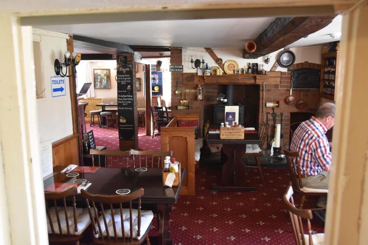 The Bell Inn ซอลส์บรี ภายนอก รูปภาพ