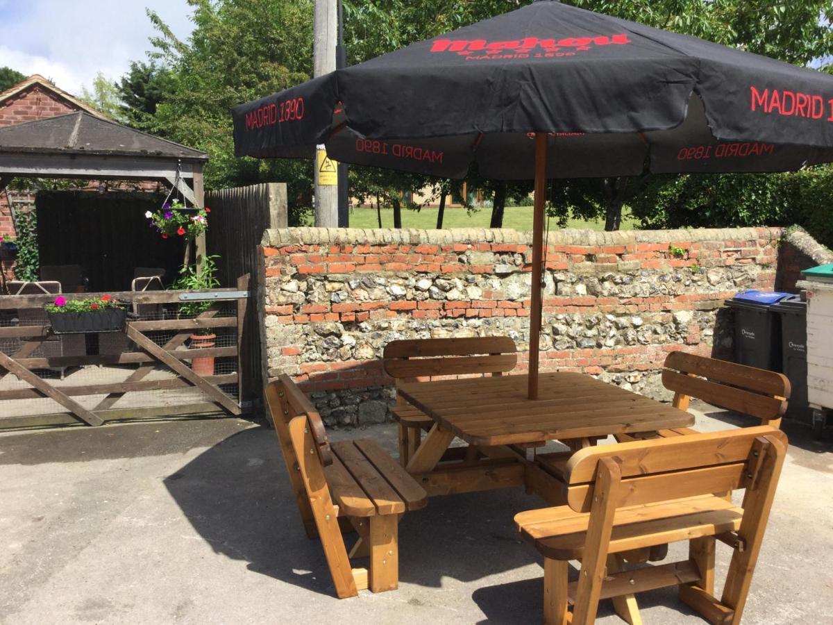 The Bell Inn ซอลส์บรี ภายนอก รูปภาพ