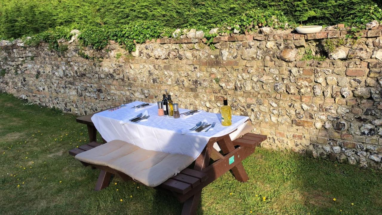 The Bell Inn ซอลส์บรี ภายนอก รูปภาพ